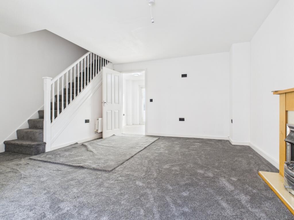 CAM03729G0-PR0136-STILL008