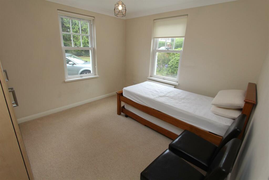 Bed2.JPG