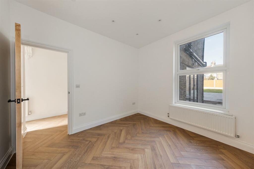 South Esk Road, E7
