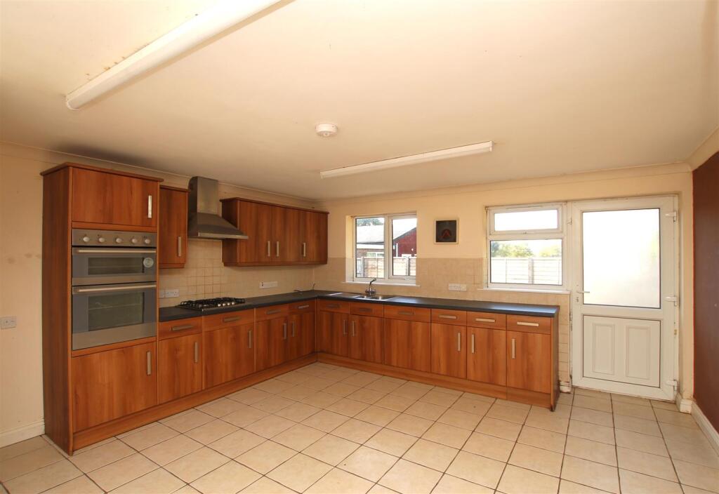 Kitchen &amp; Breakfast room.JPG