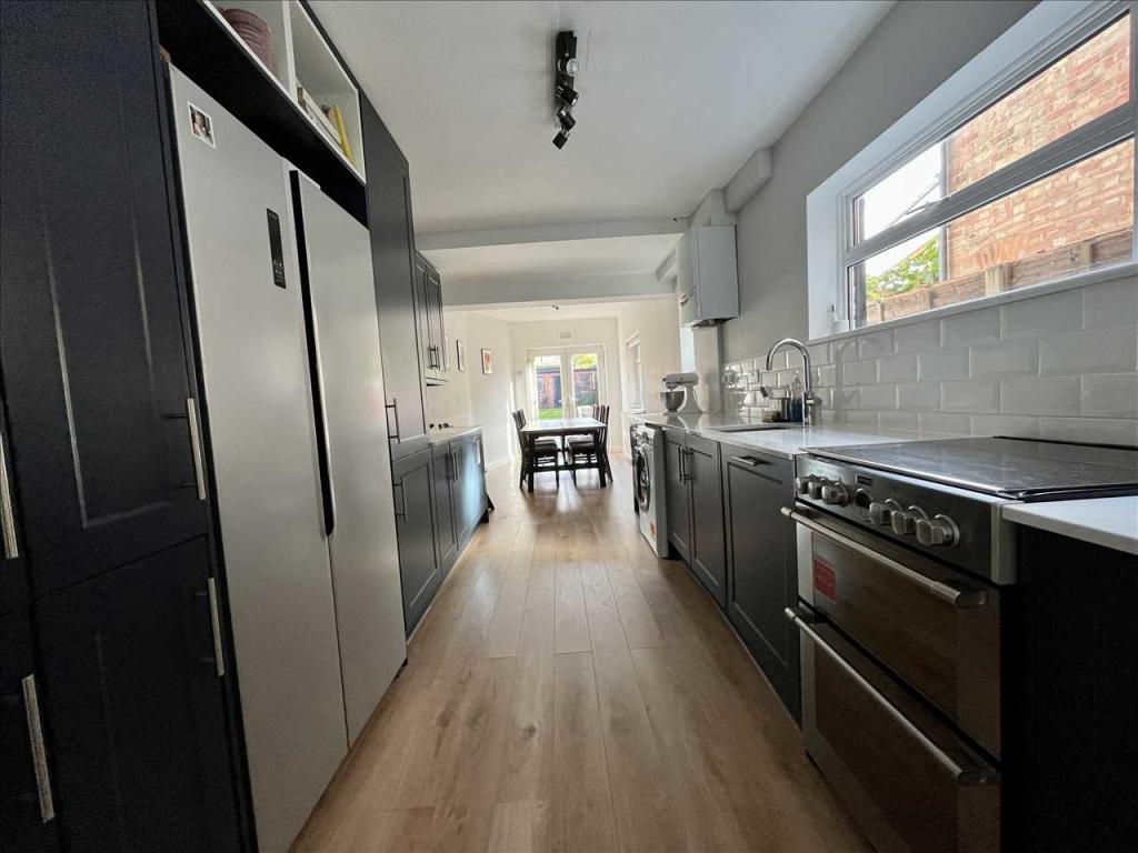 KITCHEN/BREAKFAST