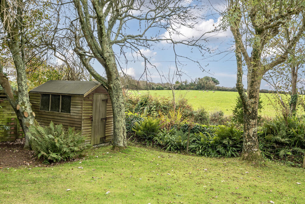 1364816-6-68e93509207e8