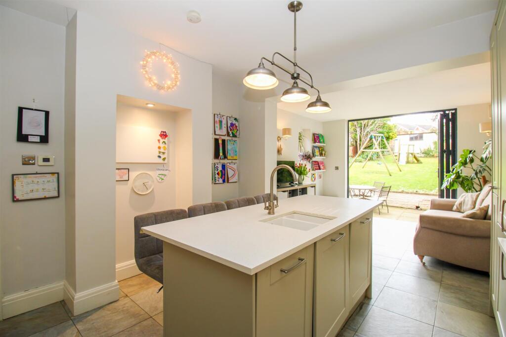 KITCHEN BREAKFAST ROOM