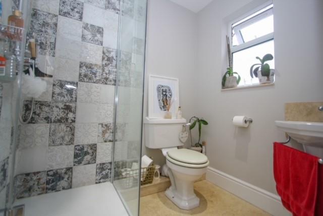 Shower Room.jpg