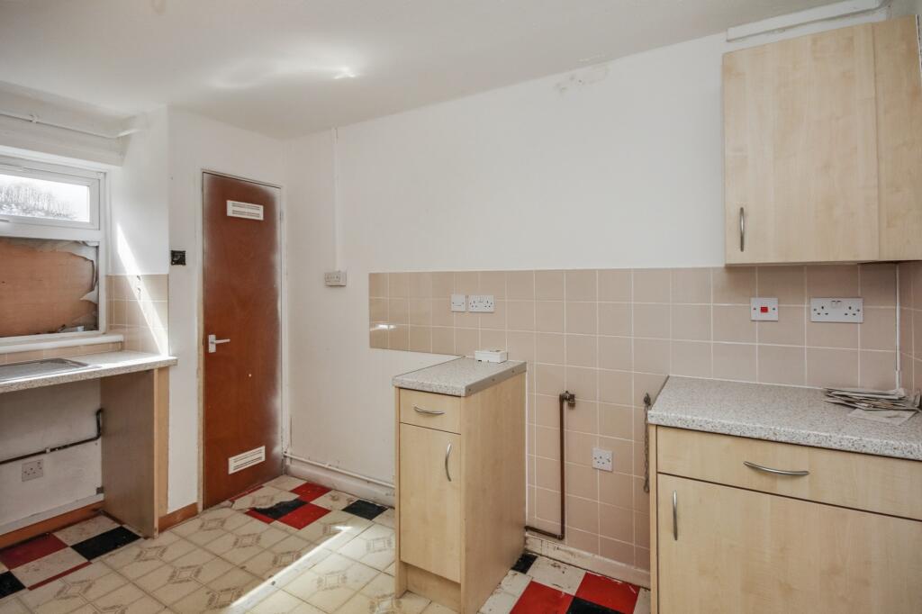 6 Thackery Close, Huntingdonshire, Cambridgeshire, PE29 1NA