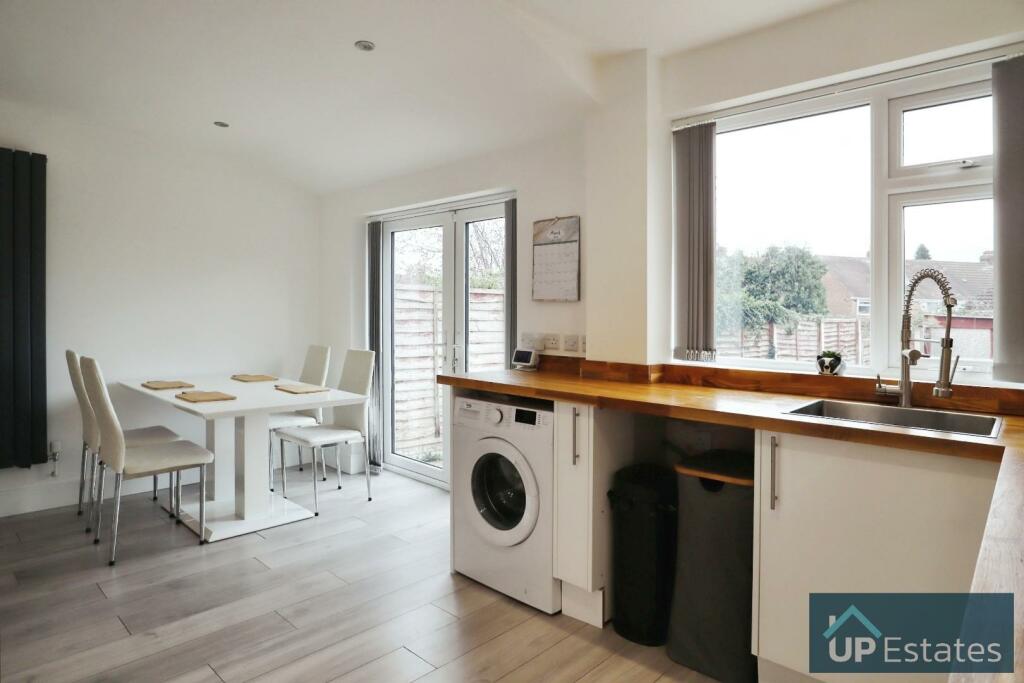 KITCHEN / DINER