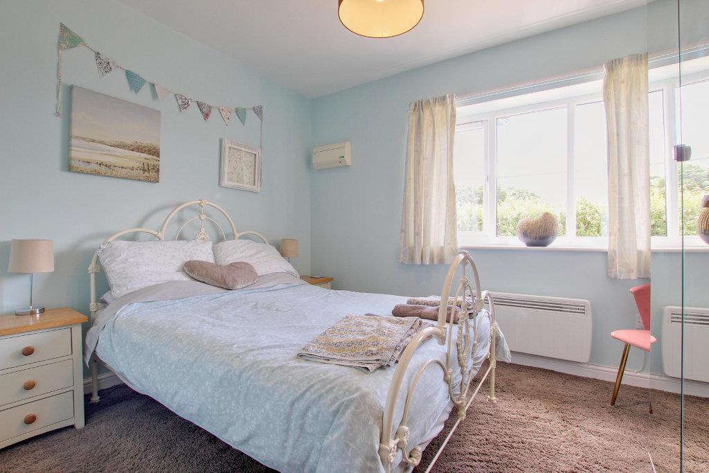 BEDROOM 1 (FRONT)
