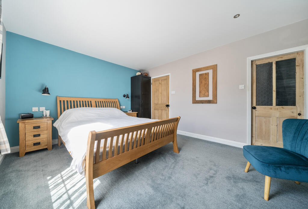 1347997-4-68bb01c...