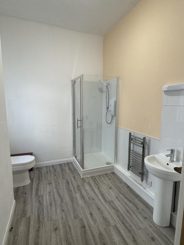 Flat 3 South Cliff House -bathroom