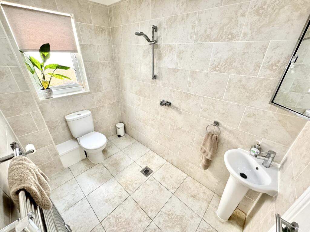 C67B93D6-E843-41BA-988B-315CF2C6D53E