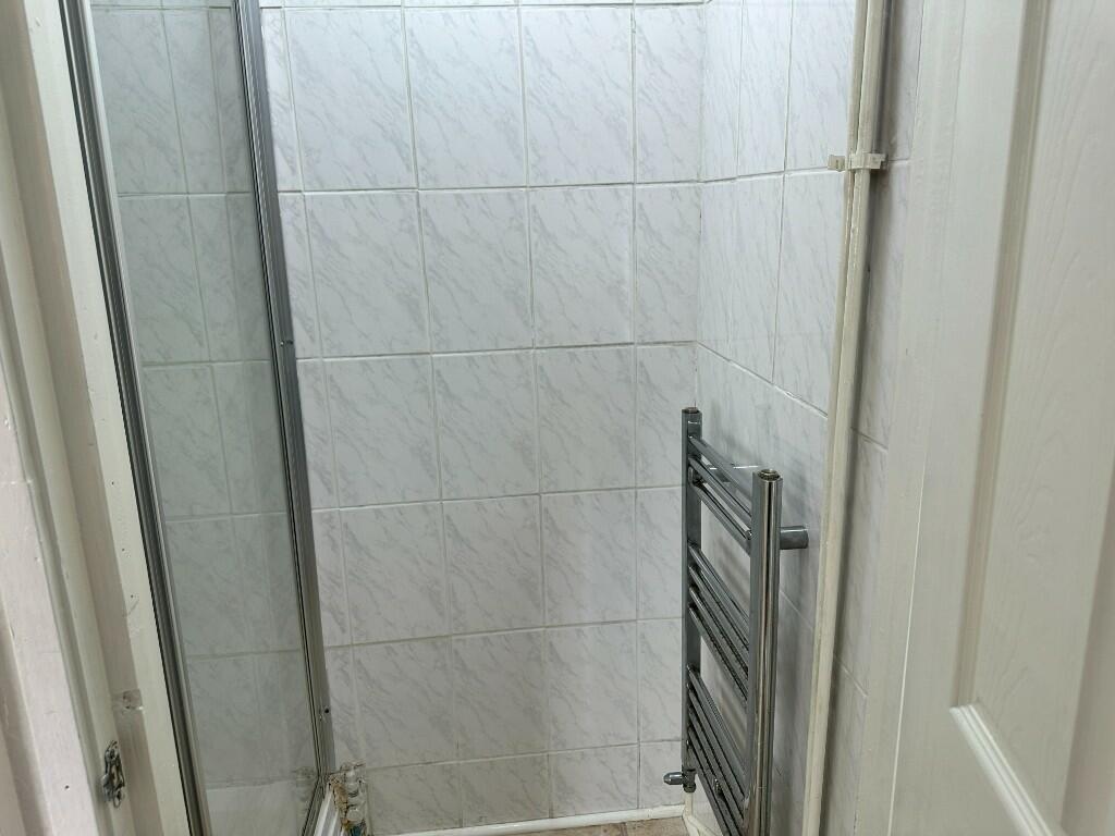 GROUND FLOOR SHOWER 