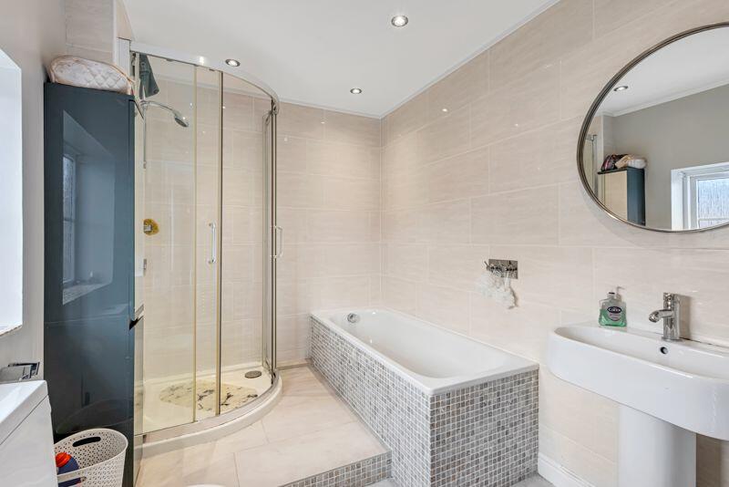 EN SUITE