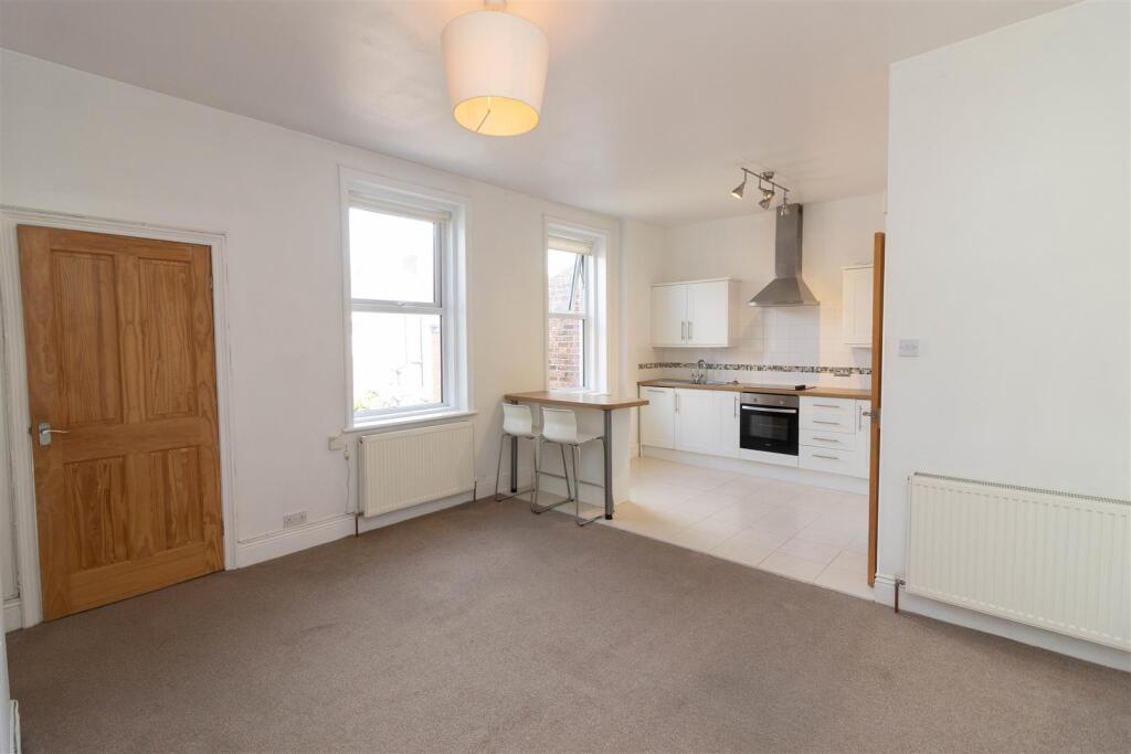 Lounge/Kitchen