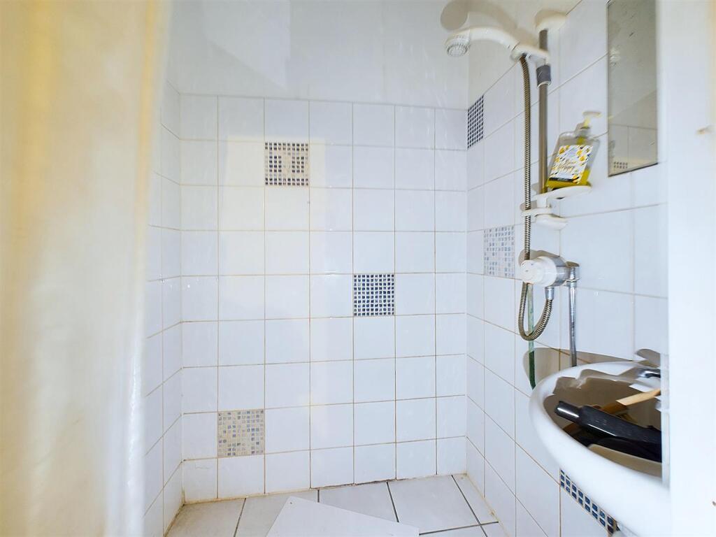 7 - 1 bedroom garden flat.jpg