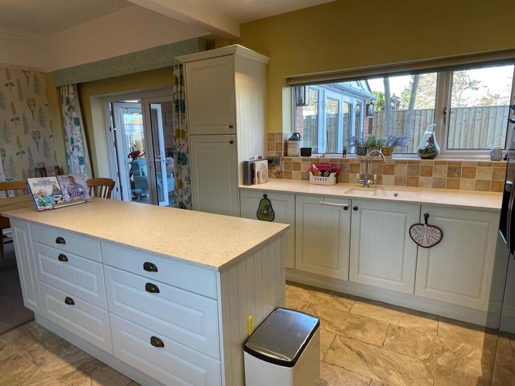 Kitchen4.jpg