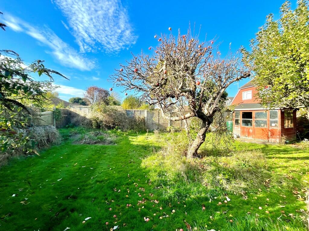 29 Knightscroft A...