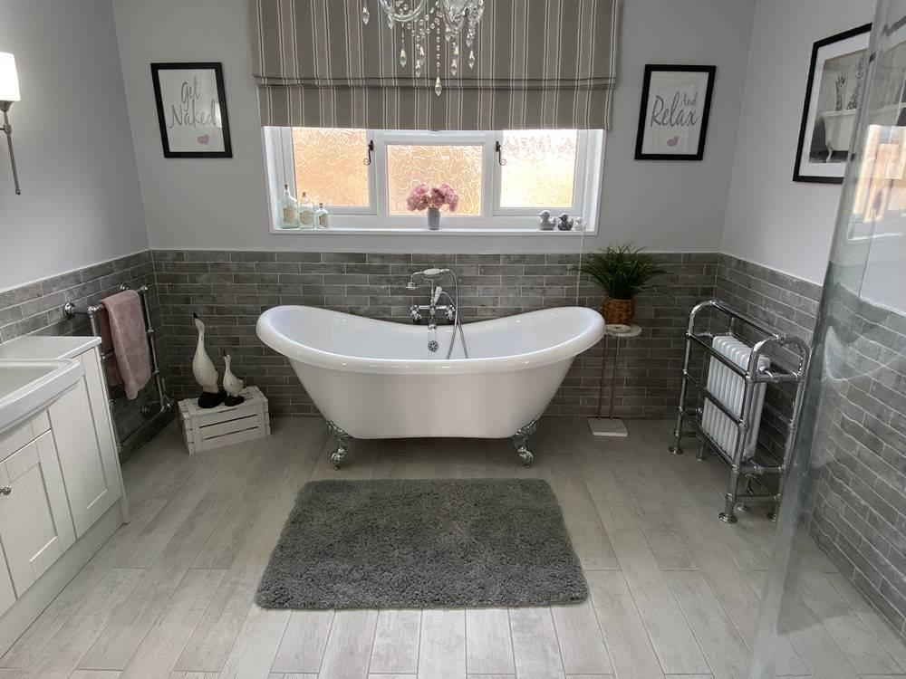 family bathroom.jpg