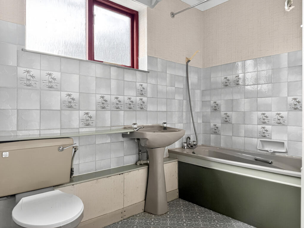 Family Bathroom - Ground floor