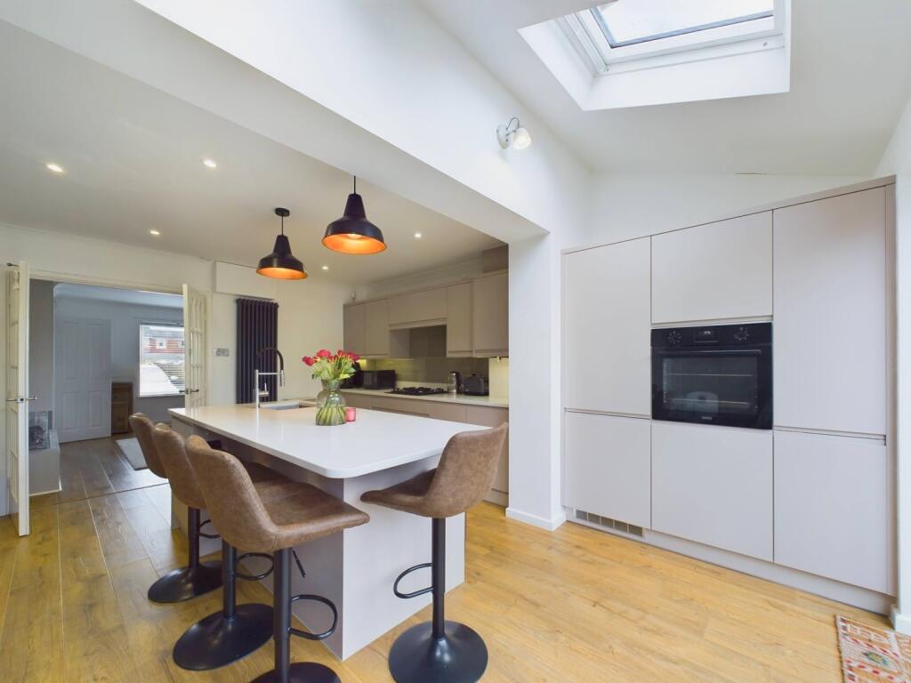 CAM02195G0-PR0065-STILL021