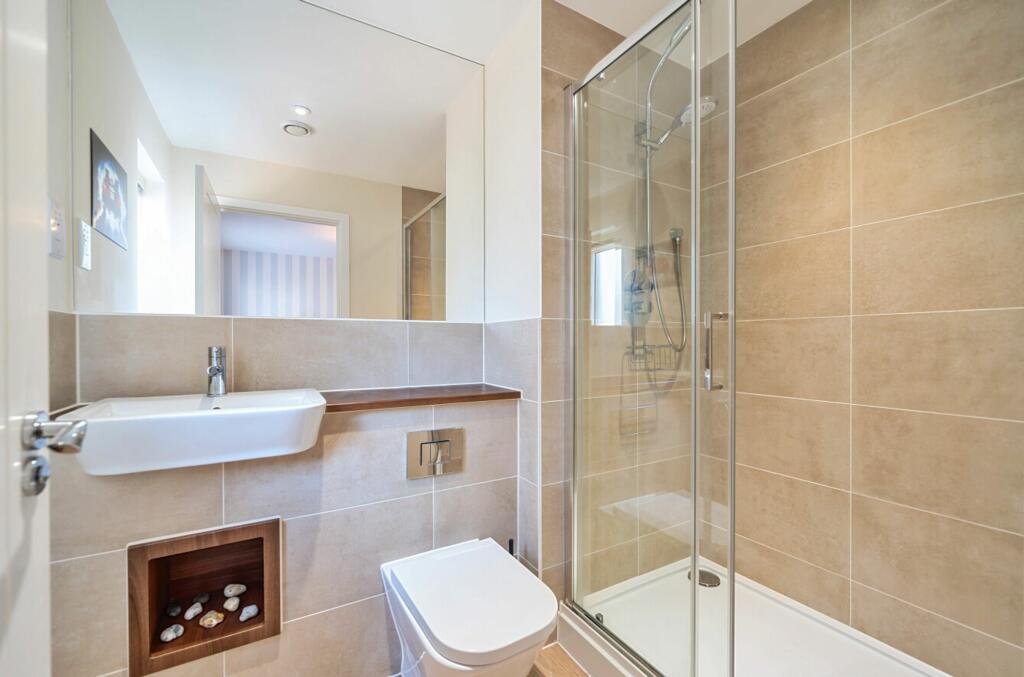 Ensuite to 2nd bedroom