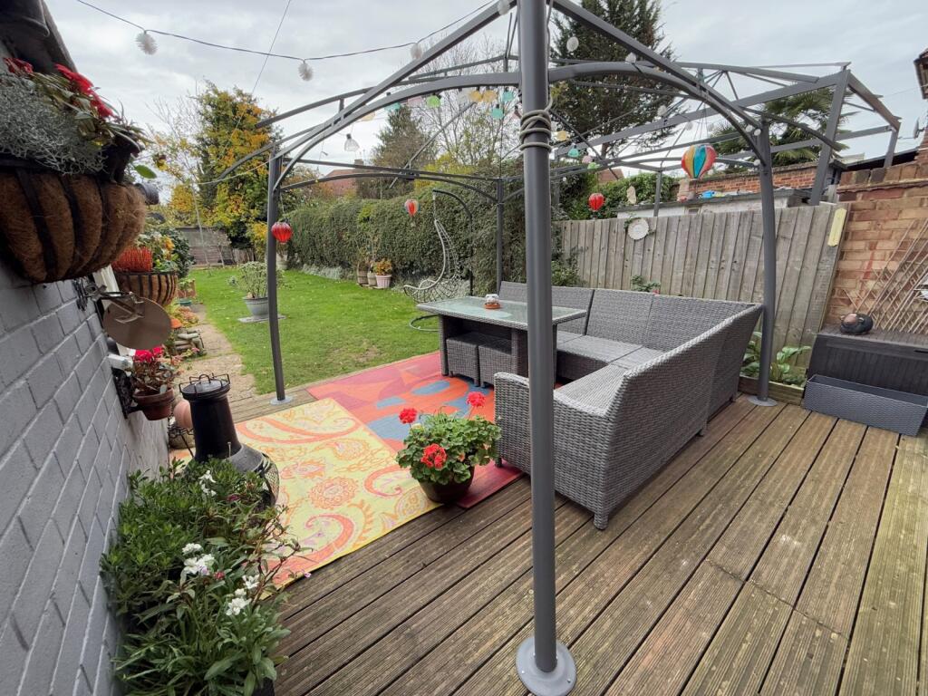 Decking/Garden