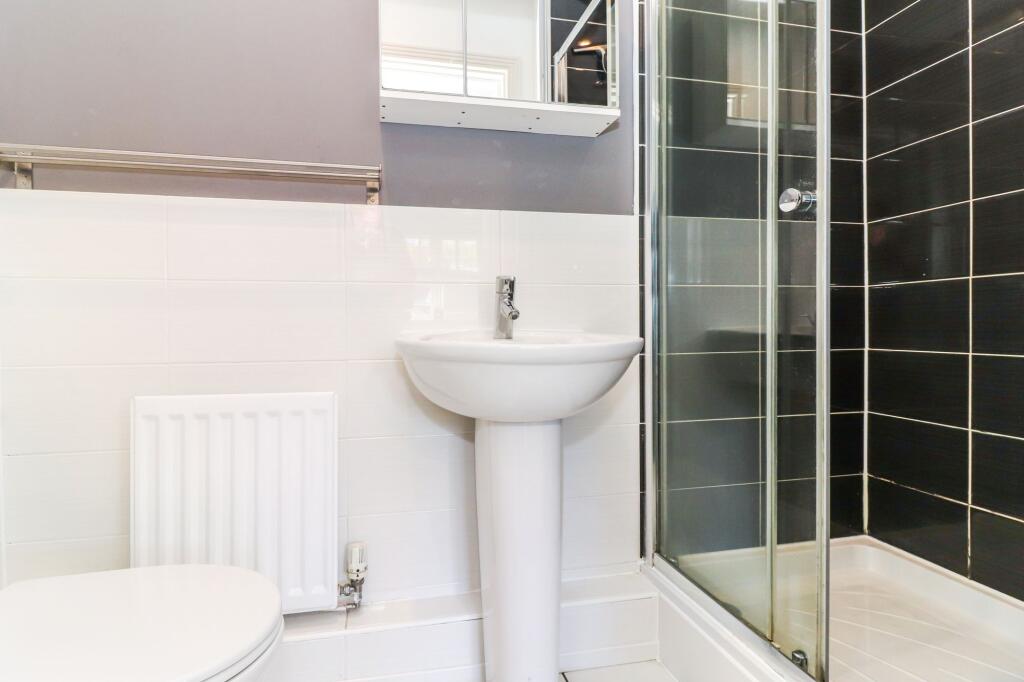 EN SUITE SHOWER/WC