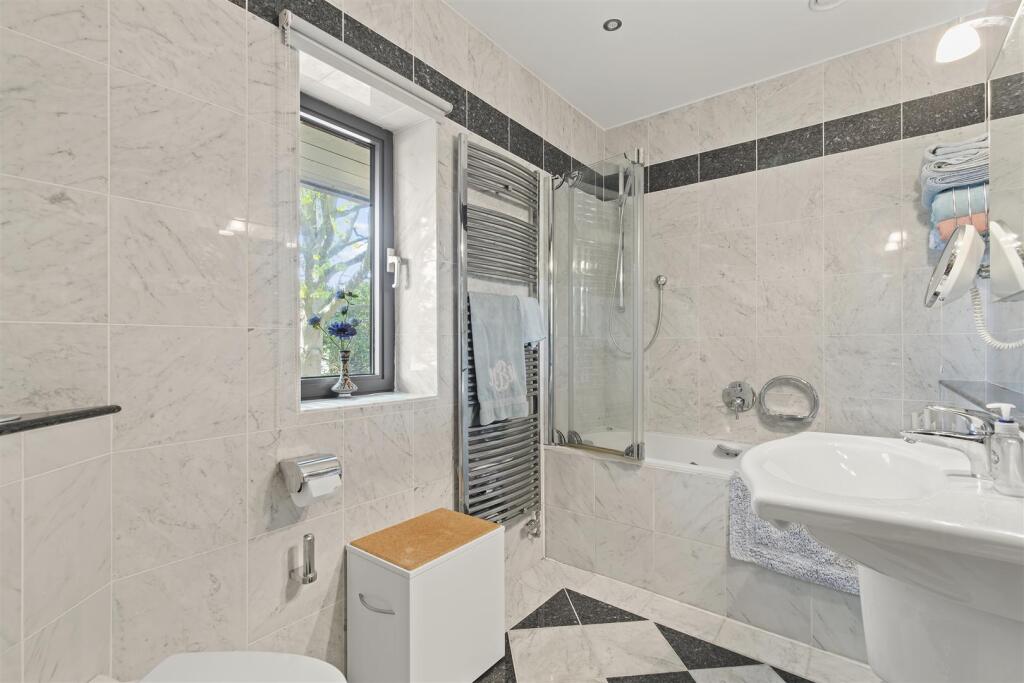 En Suite.jpg