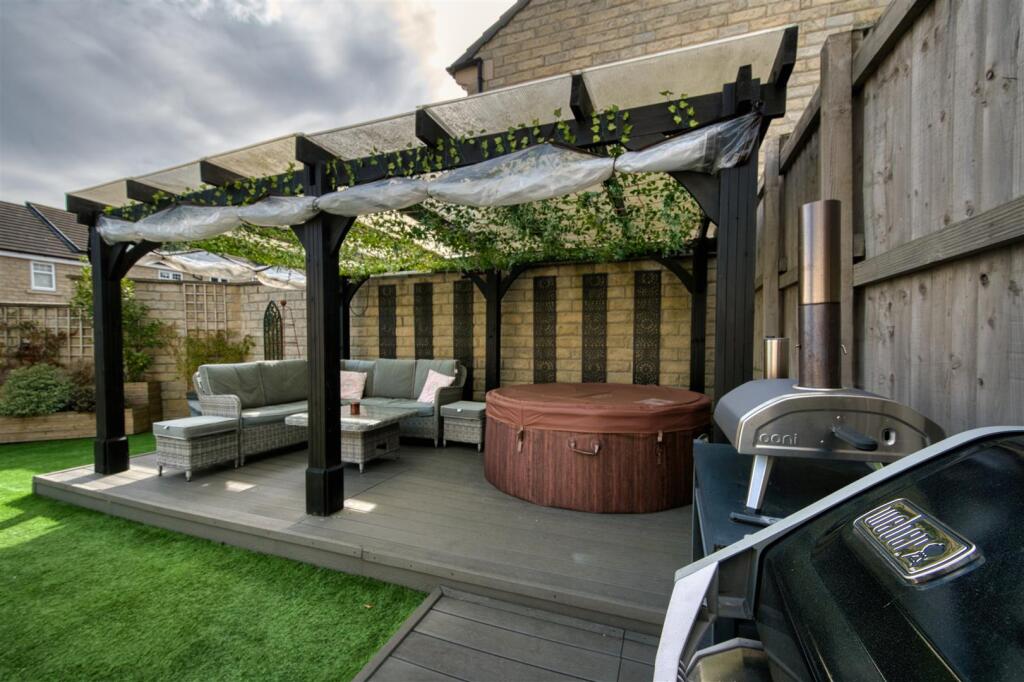 Pergola seating area.jpg