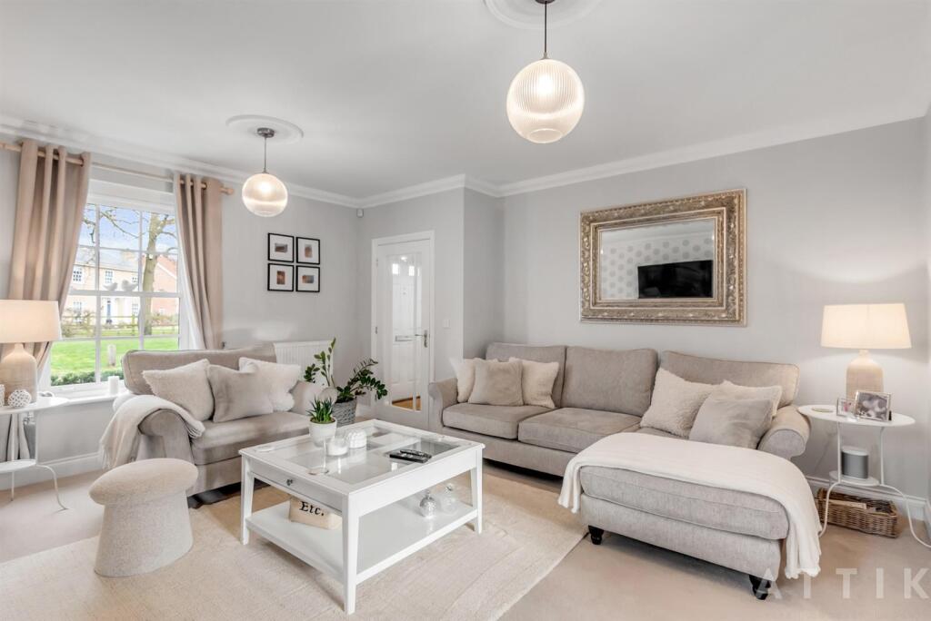 4 Golden Orfe Close Mulbarton NR14 8FH (30).jpg