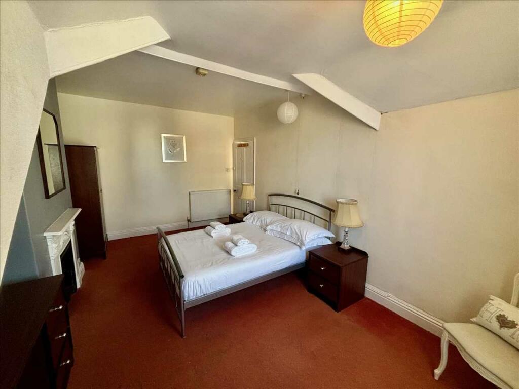 BEDROOM 4