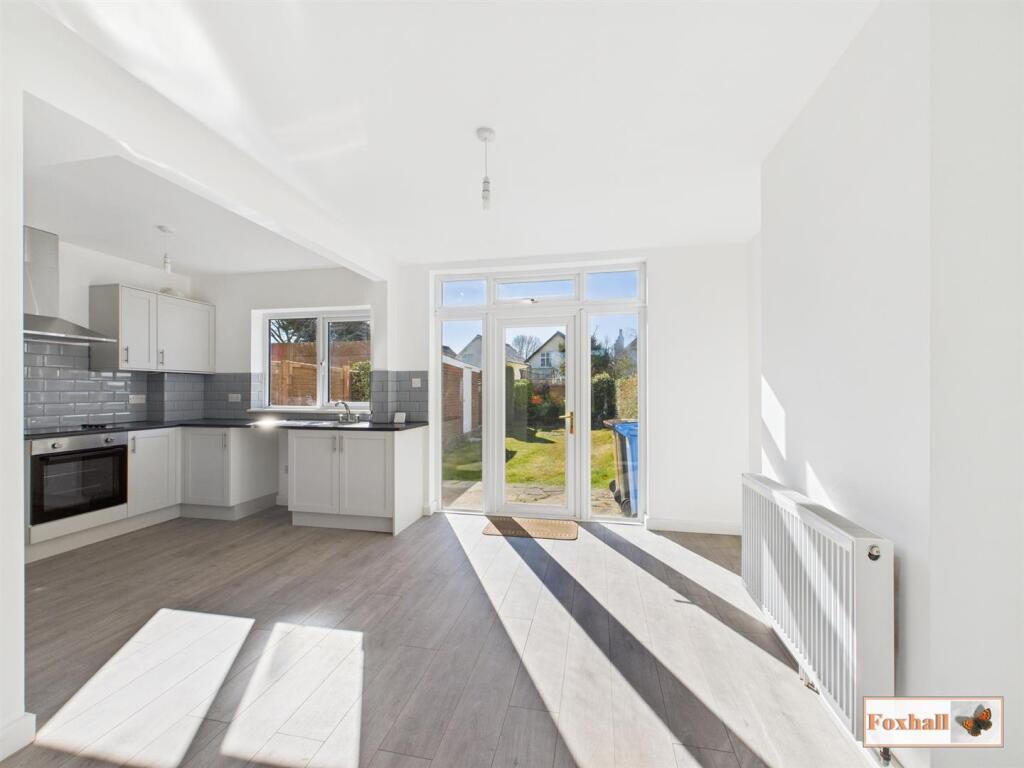 Kitchen / Dining Area