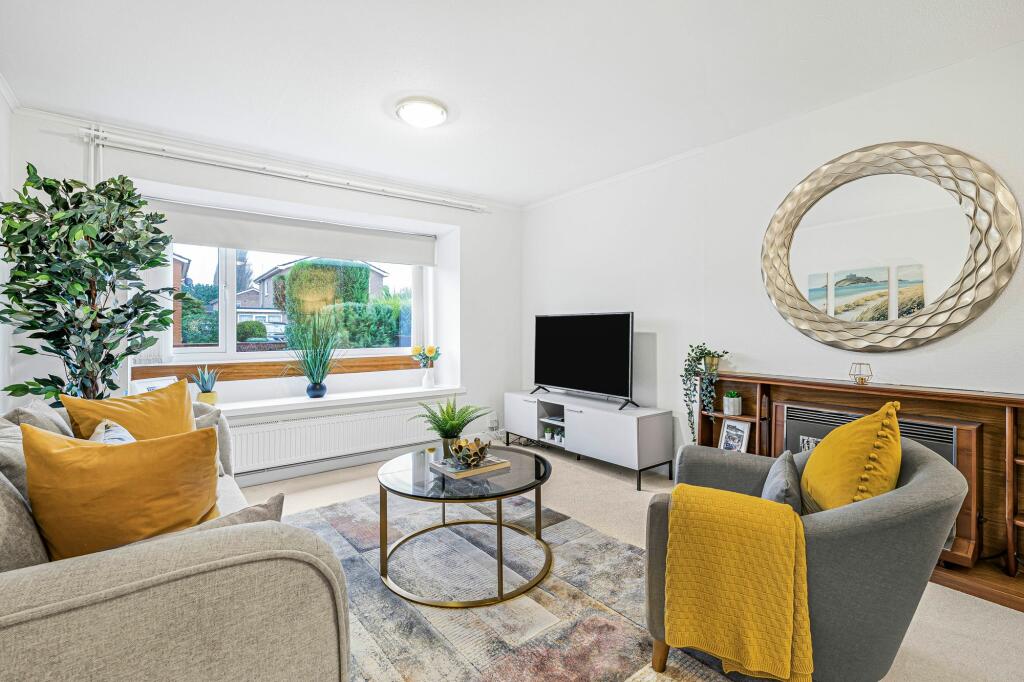 Sitting Room / Dining Room
