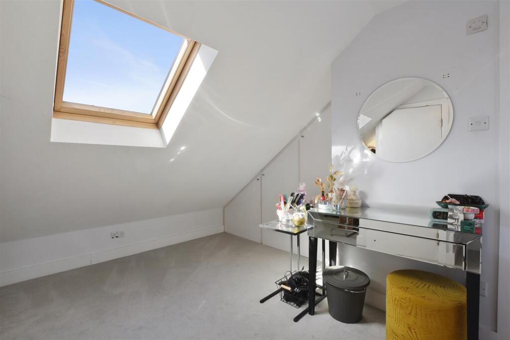 06-2196GCWT - Flat B 27 Leghorn Road - Bedroom 6 -