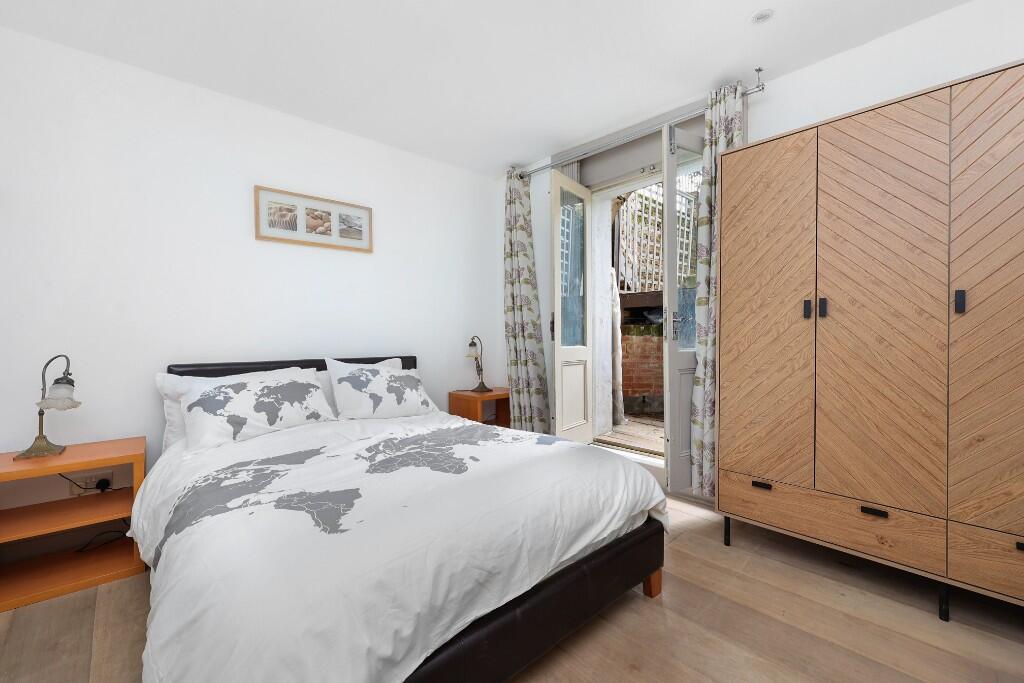 Principal bedroom
