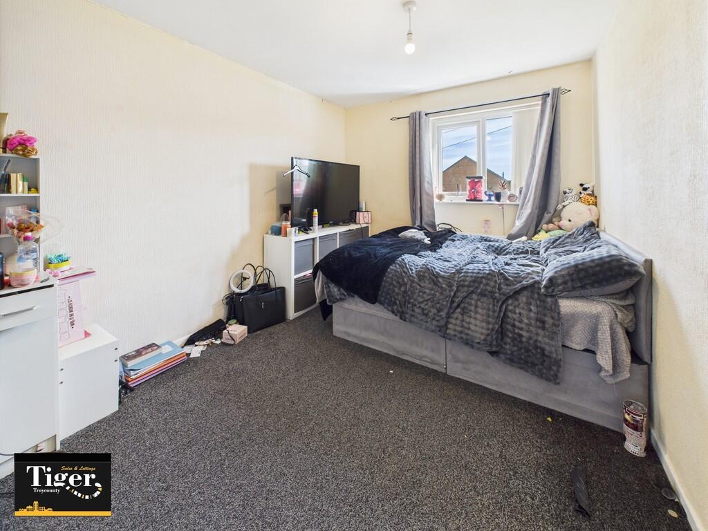 CAM02176G0-PR0633...