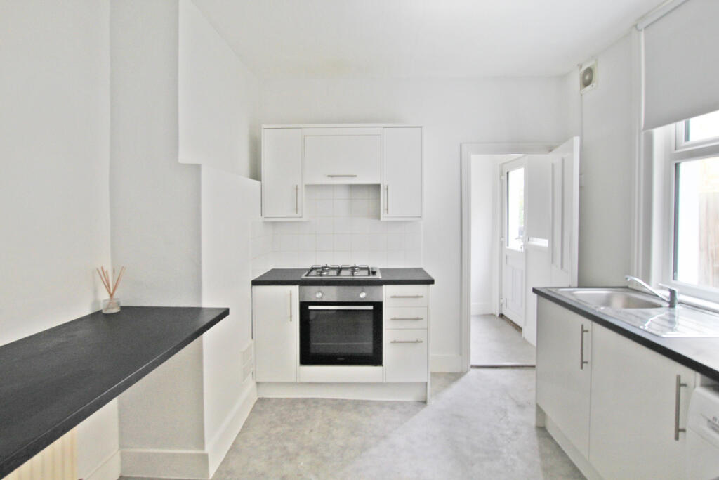 3.kitchen.jpg
