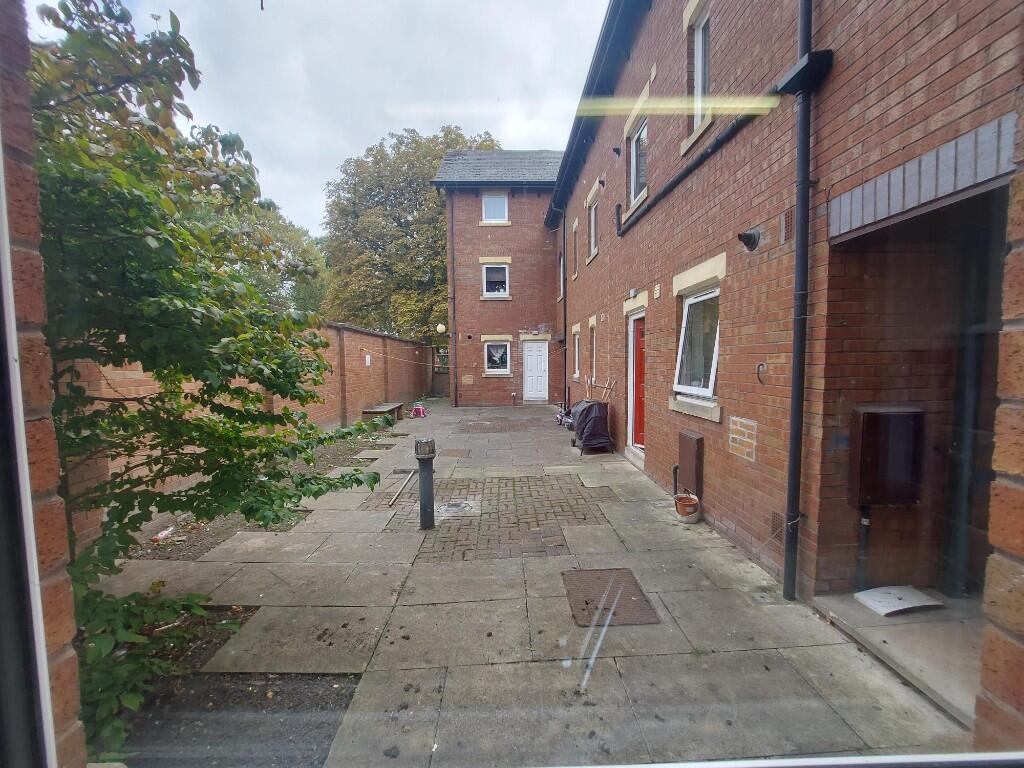 communal rear garden