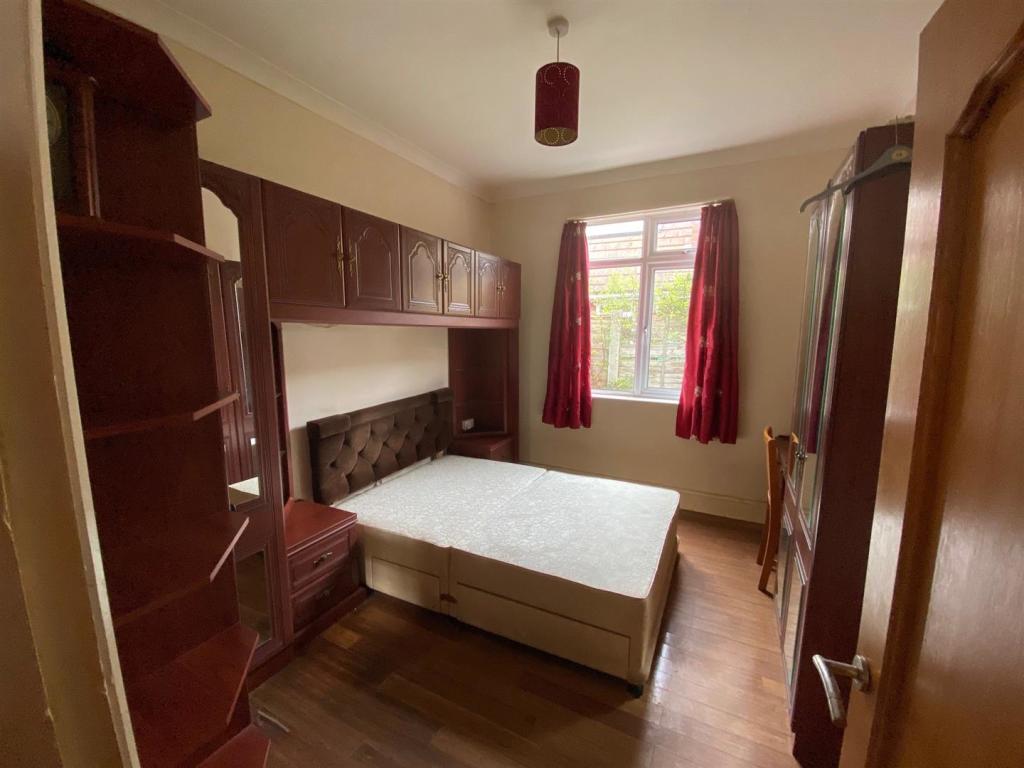 bed 2.jpg