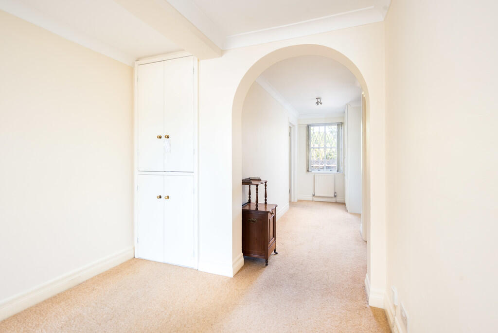 12_Hallway