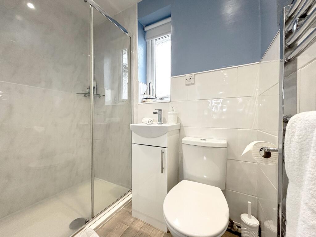 Bedroom 2 - En-suite