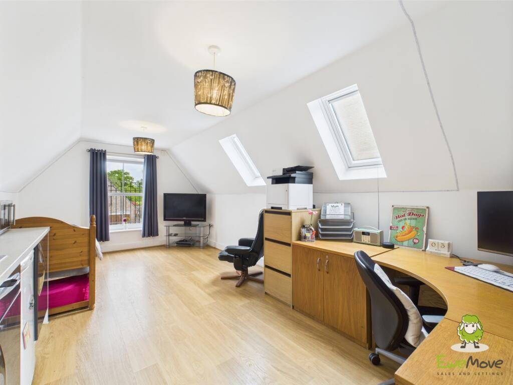 CAM03778G0-PR0218-STILL042