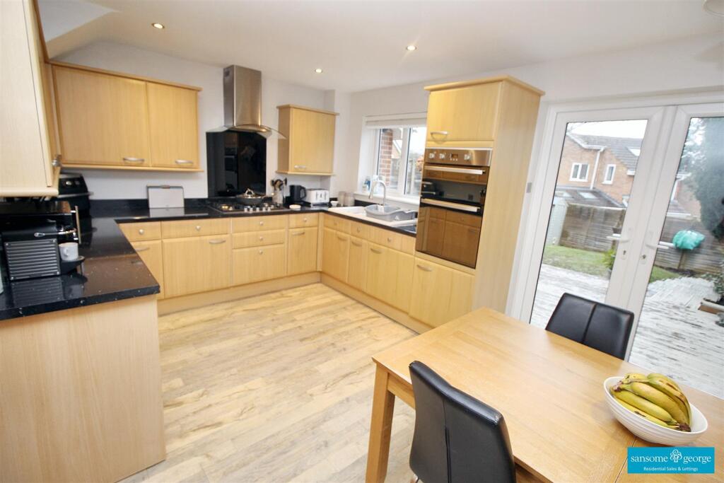 Kitchen/ Breakfast Room