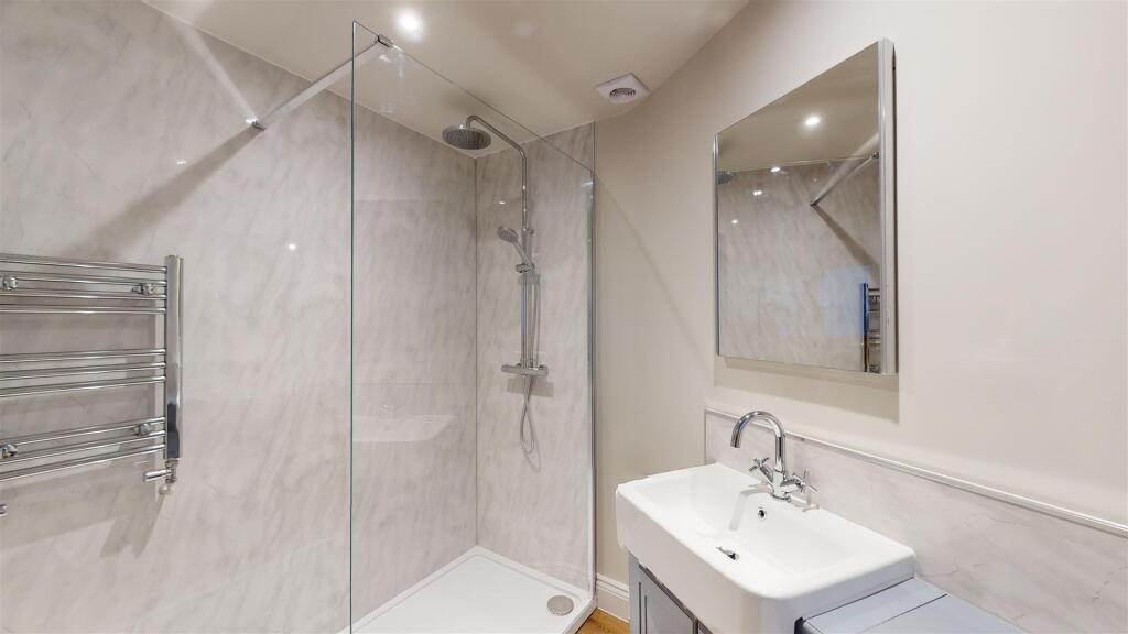 High Street 3a Bedroom Two En Suite Shower Room.jp