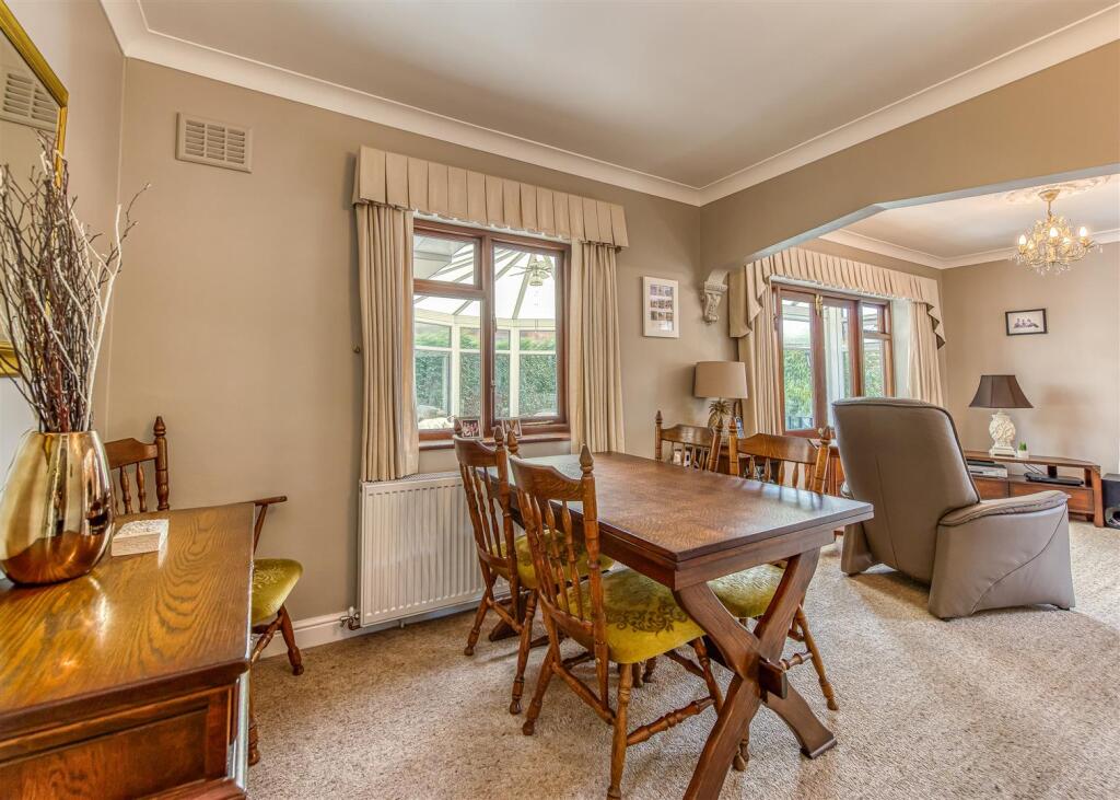 32 Billy Buns Lane-Dining Area.jpg