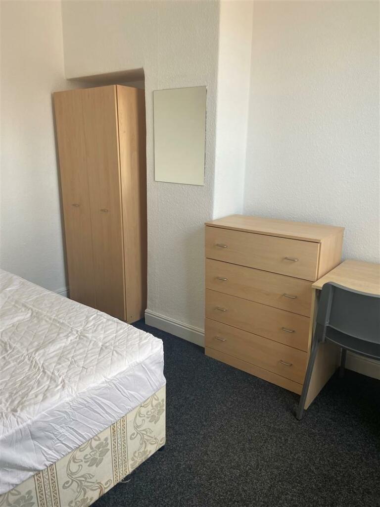 Bedroom 1.JPG