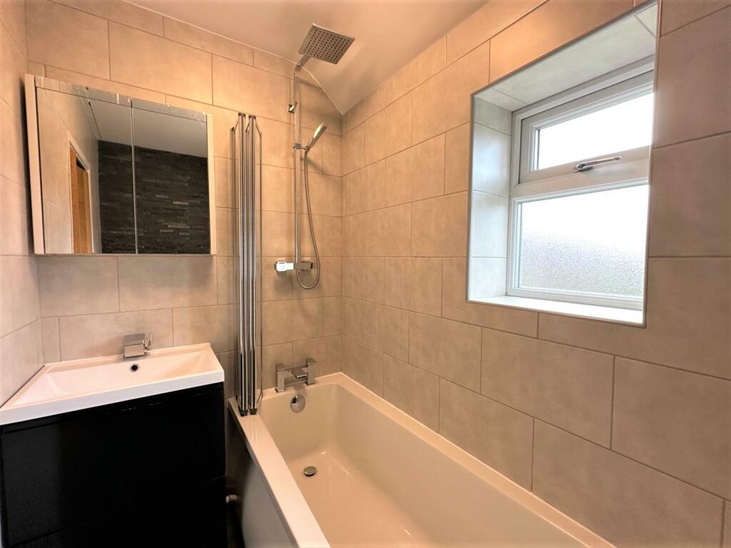 bathroom 4.jpg