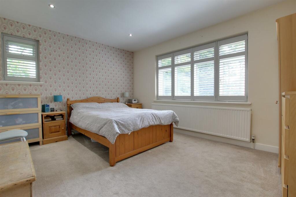 BEDROOM 2 (REAR)