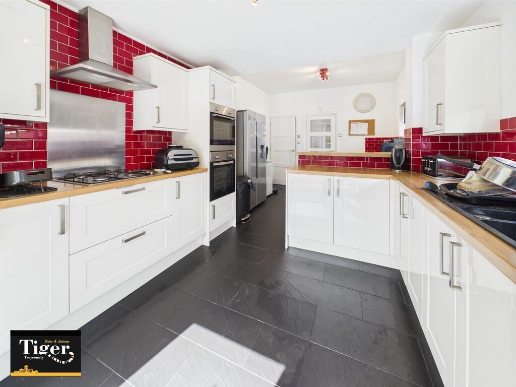 CAM02176G0-PR0564...