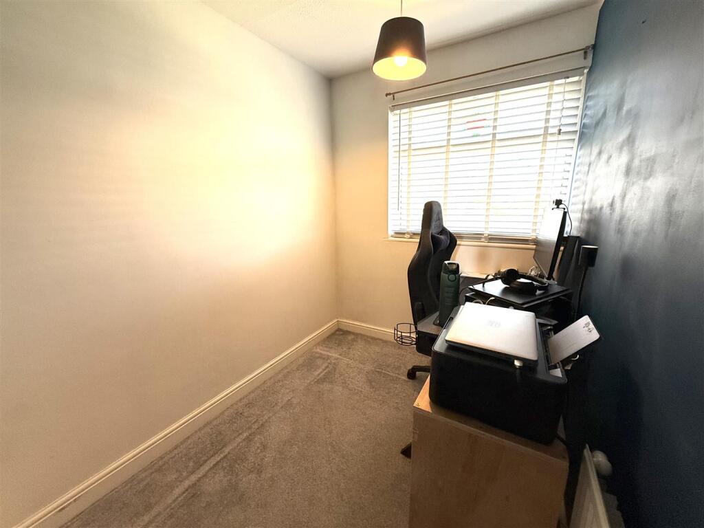 37 campbell close bed 3.jpeg