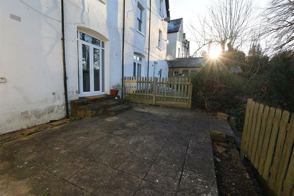 PRIVATE COURTYARD
